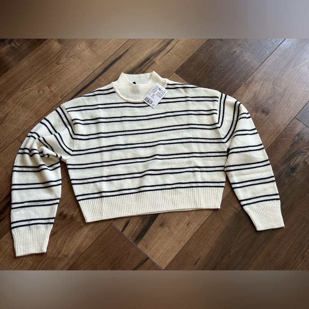 ***NEW NEVER WORN SWEATER***